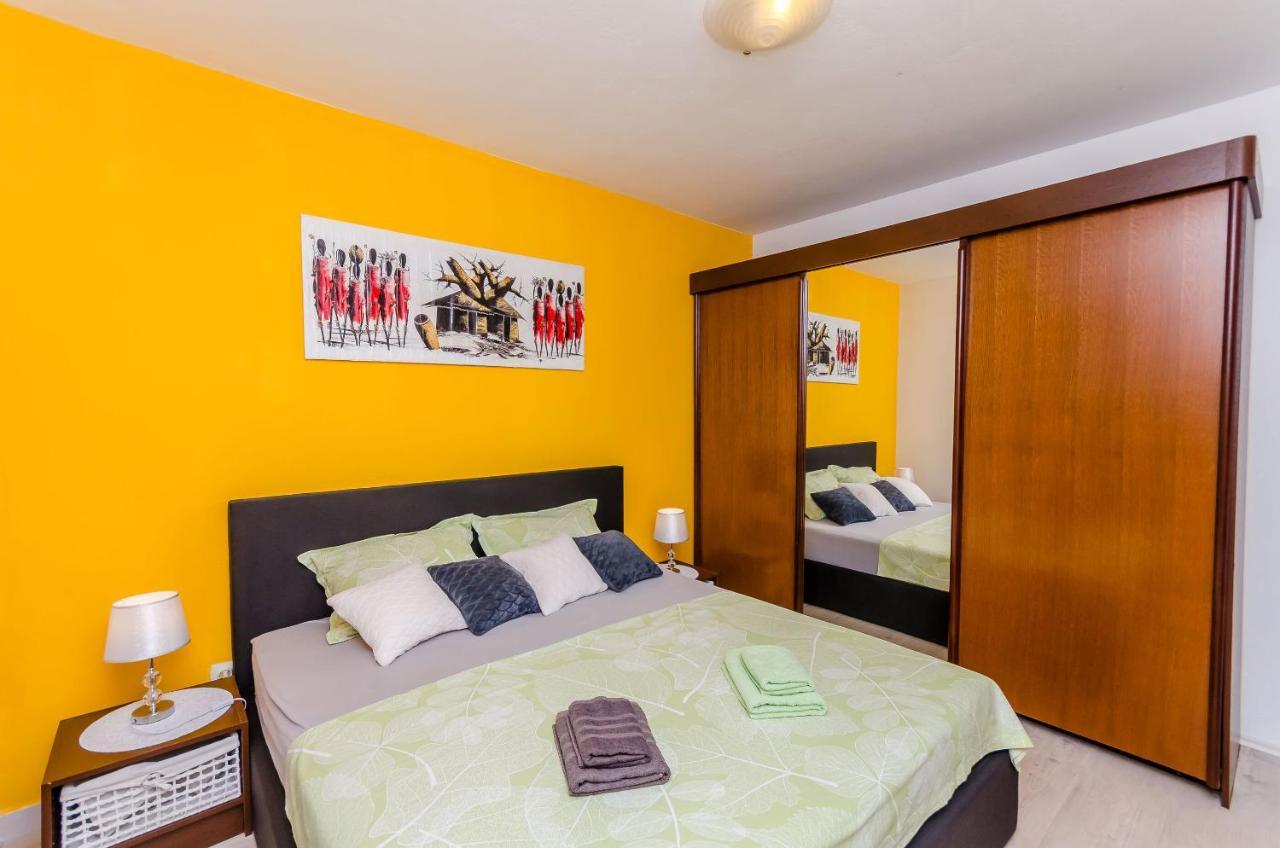 Apartment Piveta Trogir Bagian luar foto