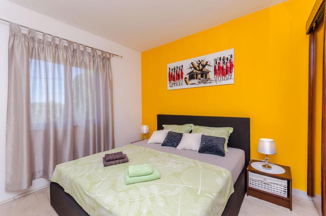 Apartment Piveta Trogir Bagian luar foto