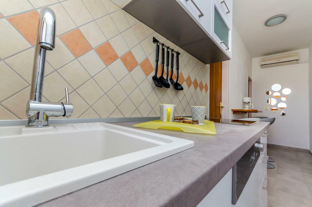 Apartment Piveta Trogir Bagian luar foto